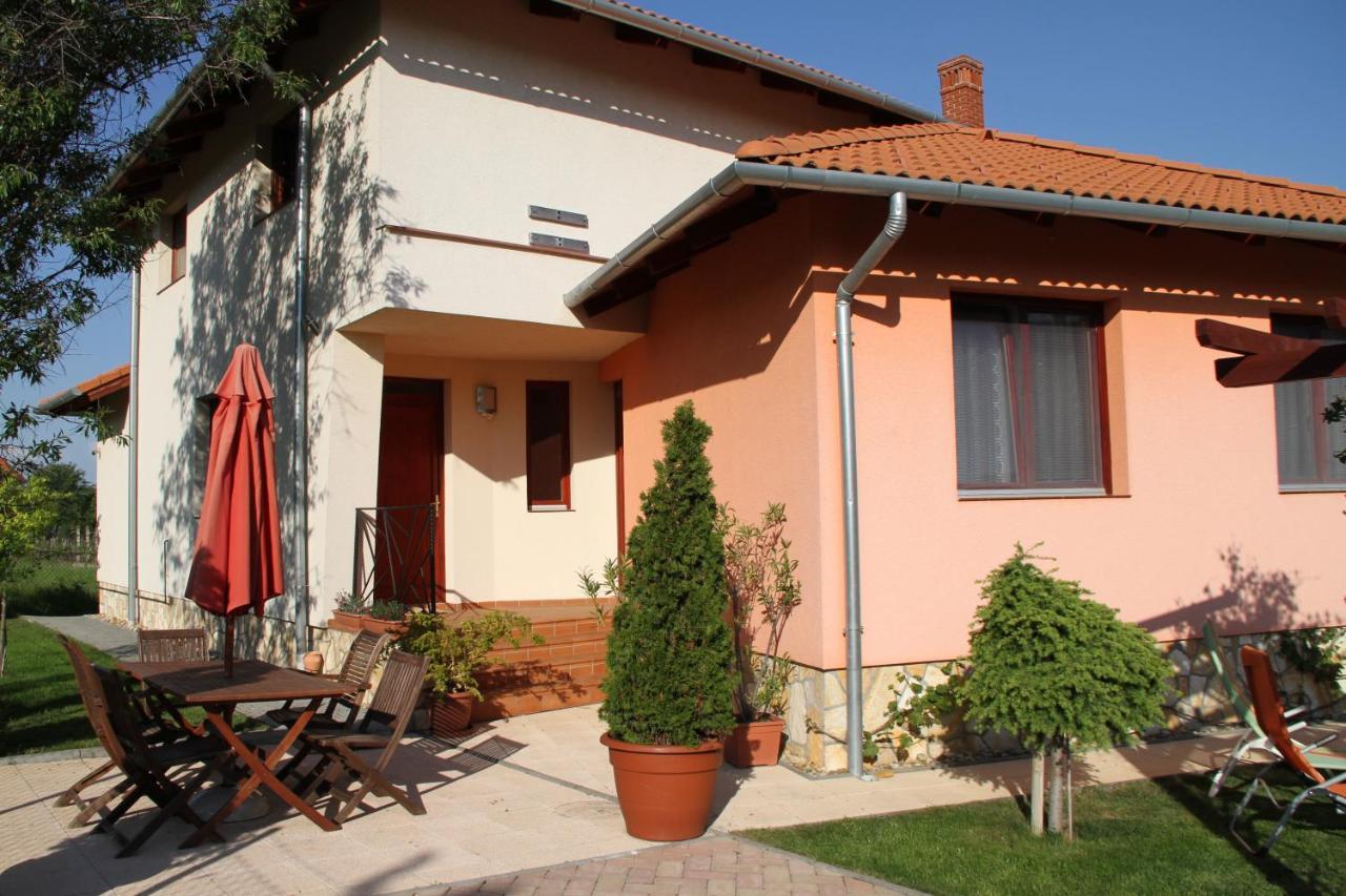 Simon Vendeghaz Balatongyoeroek Apartment Exterior foto